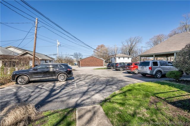 209 E Chestnut Street, Jeffersonville, IN 47130