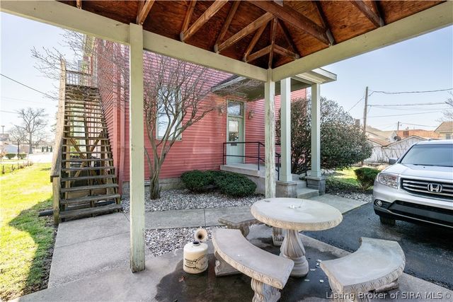 209 E Chestnut Street, Jeffersonville, IN 47130