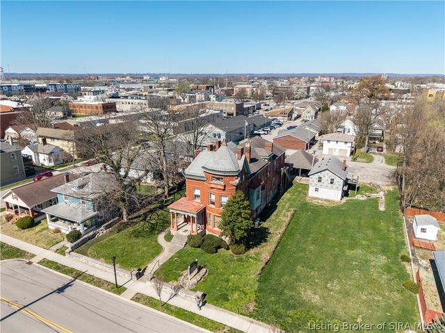 209 E Chestnut Street, Jeffersonville, IN 47130