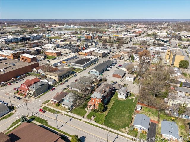 209 E Chestnut Street, Jeffersonville, IN 47130
