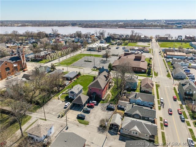 209 E Chestnut Street, Jeffersonville, IN 47130