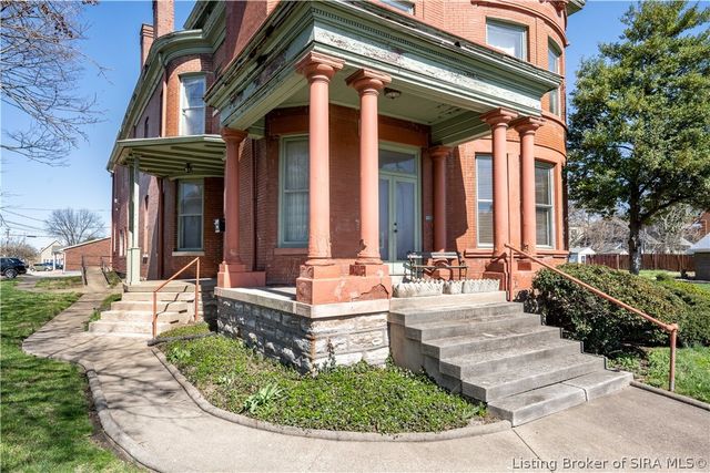 209 E Chestnut Street, Jeffersonville, IN 47130