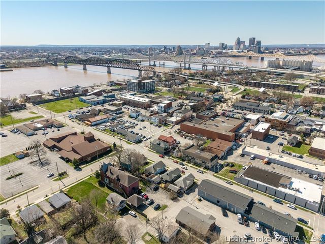 209 E Chestnut Street, Jeffersonville, IN 47130