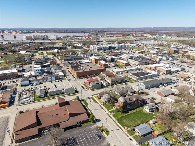 209 E Chestnut Street, Jeffersonville, IN 47130