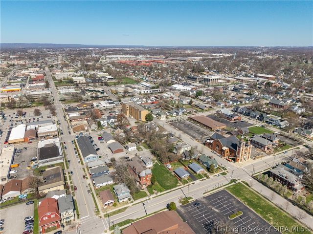 209 E Chestnut Street, Jeffersonville, IN 47130