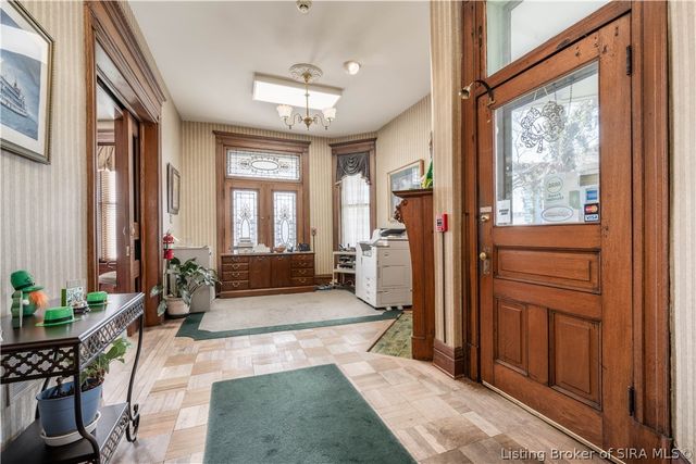 209 E Chestnut Street, Jeffersonville, IN 47130