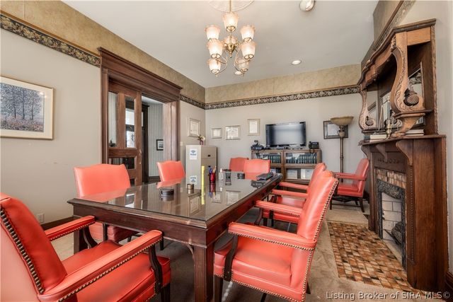 209 E Chestnut Street, Jeffersonville, IN 47130