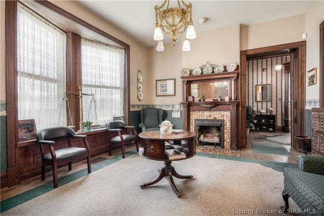 209 E Chestnut Street, Jeffersonville, IN 47130