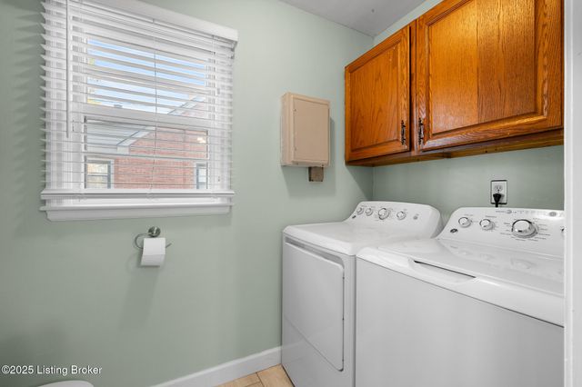 2833 Yorkshire Blvd, Louisville, KY 40220