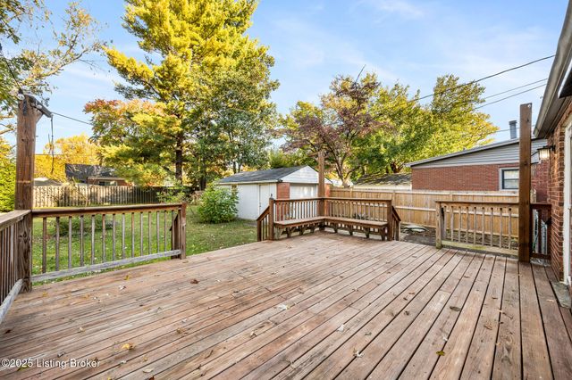 2833 Yorkshire Blvd, Louisville, KY 40220