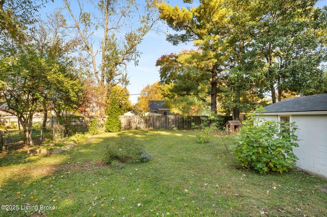 2833 Yorkshire Blvd, Louisville, KY 40220