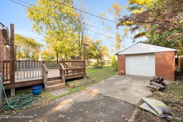 2833 Yorkshire Blvd, Louisville, KY 40220