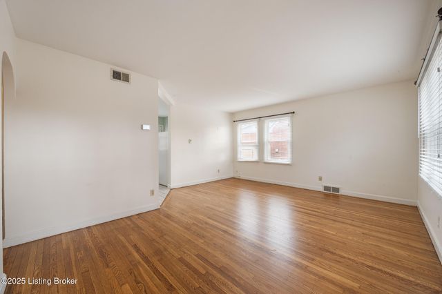 2833 Yorkshire Blvd, Louisville, KY 40220