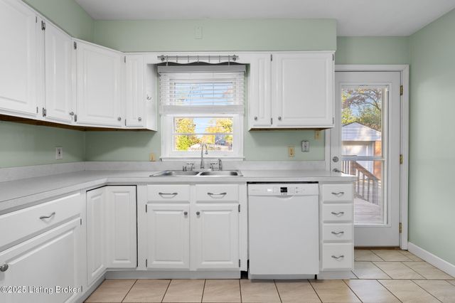 2833 Yorkshire Blvd, Louisville, KY 40220