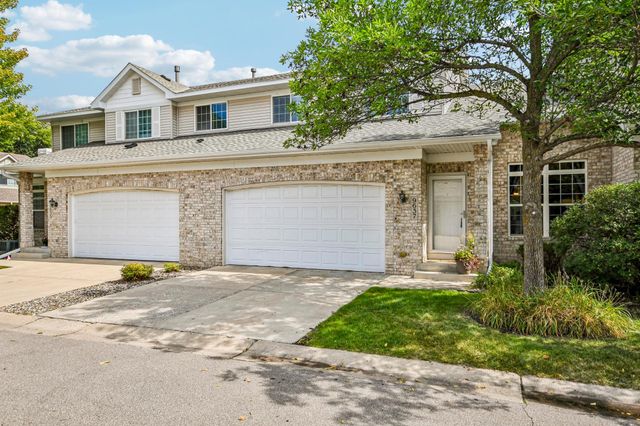 9637 Belmont Lane, Eden Prairie, MN 55347