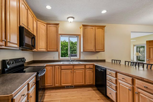 9637 Belmont Lane, Eden Prairie, MN 55347