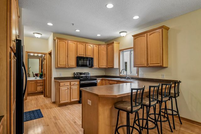 9637 Belmont Lane, Eden Prairie, MN 55347