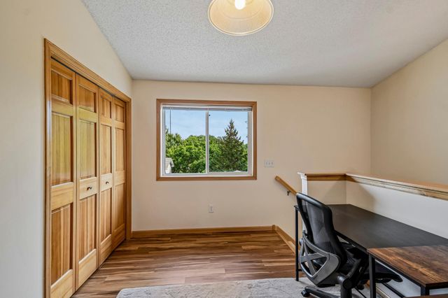 9637 Belmont Lane, Eden Prairie, MN 55347