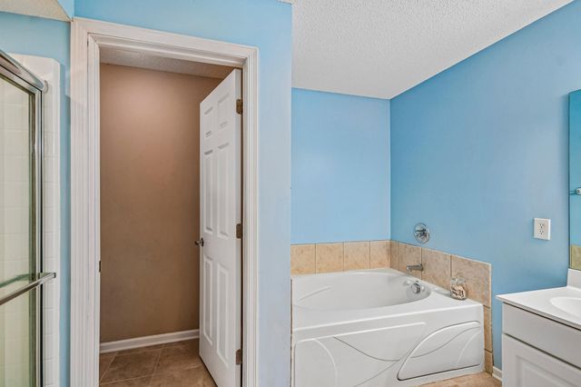 9637 Belmont Lane, Eden Prairie, MN 55347