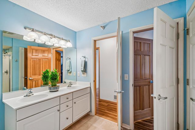 9637 Belmont Lane, Eden Prairie, MN 55347