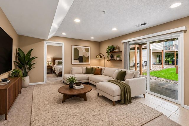 9637 Belmont Lane, Eden Prairie, MN 55347