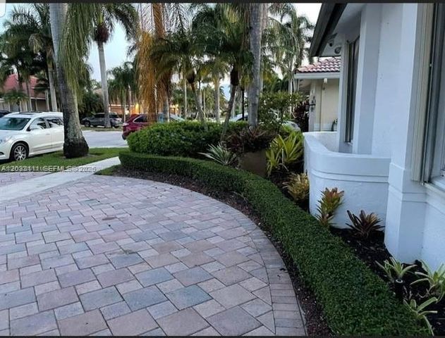 28 NW 108th Way 0, Plantation, FL 33324