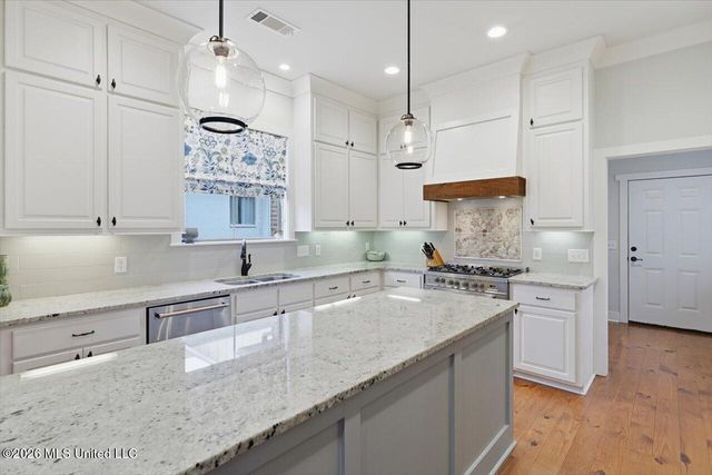 102 Camden Lake Drive, Madison, MS 39110
