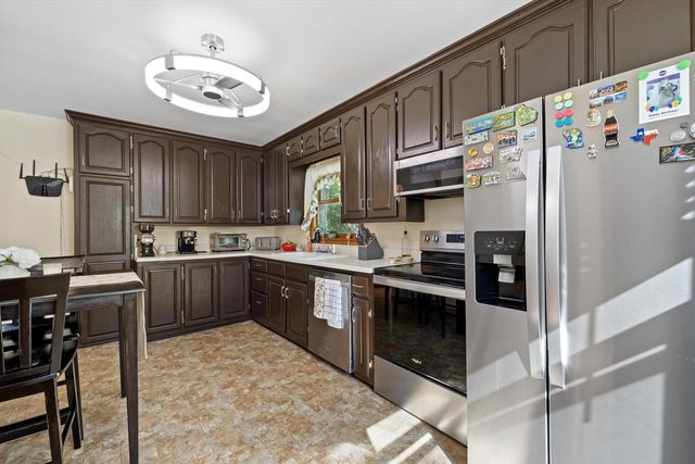 6523 347th AVENUE, Burlington, WI 53105