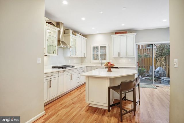 1505-D N COLONIAL TER, Arlington, VA 22209