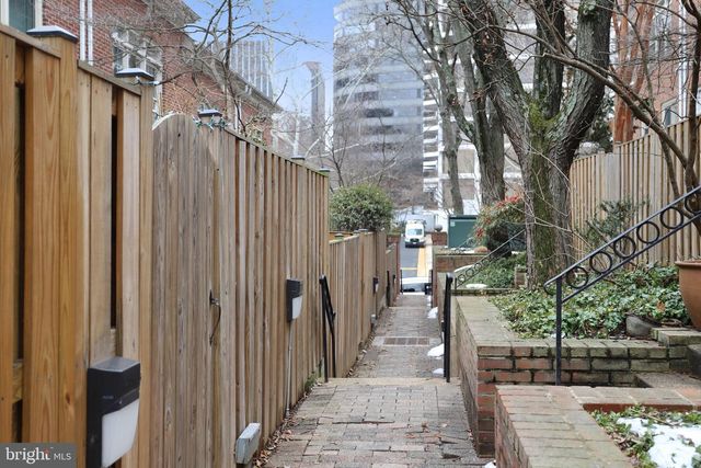 1505-D N COLONIAL TER, Arlington, VA 22209