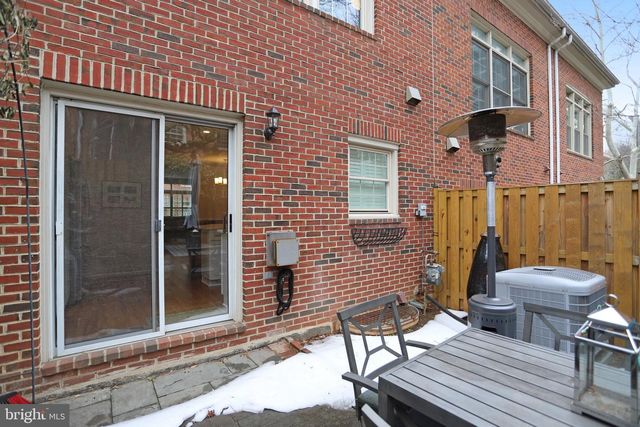 1505-D N COLONIAL TER, Arlington, VA 22209