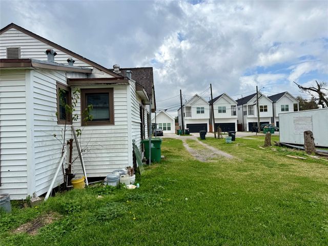 2405 Mann Street, Houston, TX 77093