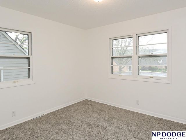 5020 S 80 Street, Ralston, NE 68127