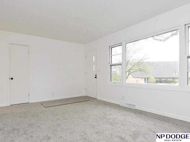 5020 S 80 Street, Ralston, NE 68127