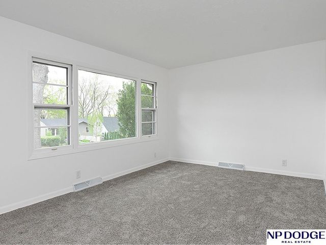 5020 S 80 Street, Ralston, NE 68127
