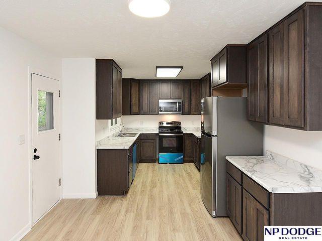5020 S 80 Street, Ralston, NE 68127