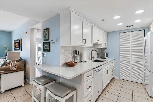 1440 Ocean Blvd 215, St Simons Island, GA 31522