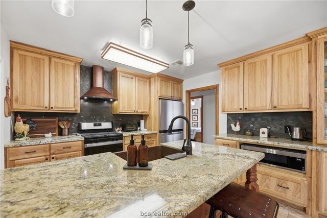 1607 South Chappell Hill Street, Brenham, TX 77833