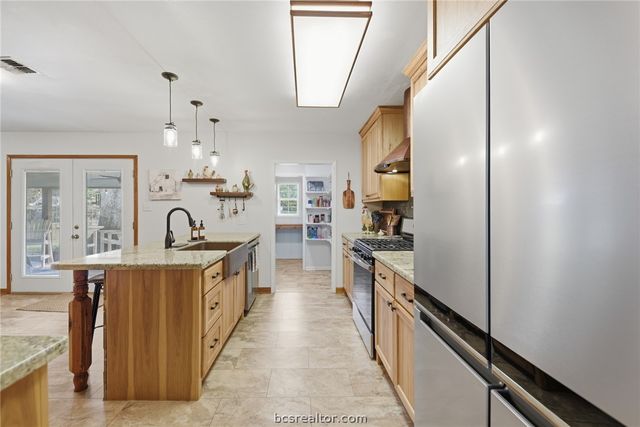 1607 South Chappell Hill Street, Brenham, TX 77833