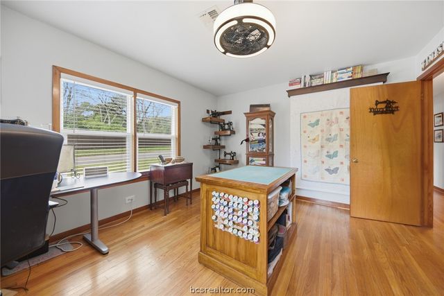 1607 South Chappell Hill Street, Brenham, TX 77833