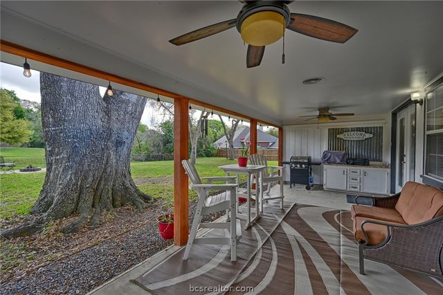 1607 South Chappell Hill Street, Brenham, TX 77833