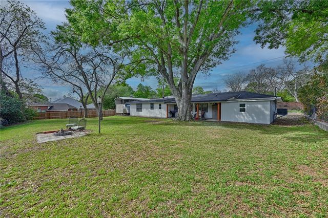 1607 South Chappell Hill Street, Brenham, TX 77833