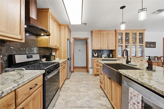 1607 South Chappell Hill Street, Brenham, TX 77833