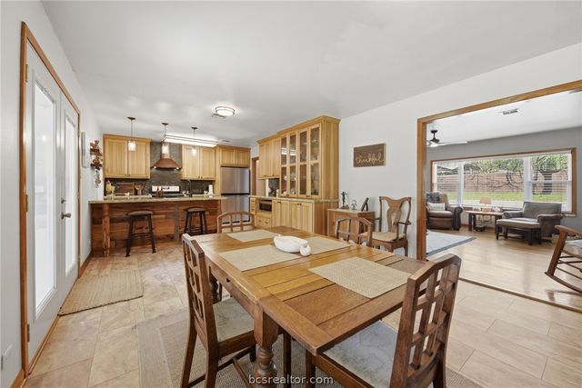 1607 South Chappell Hill Street, Brenham, TX 77833