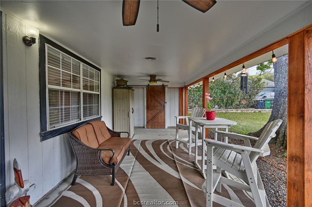 1607 South Chappell Hill Street, Brenham, TX 77833 — photo 4