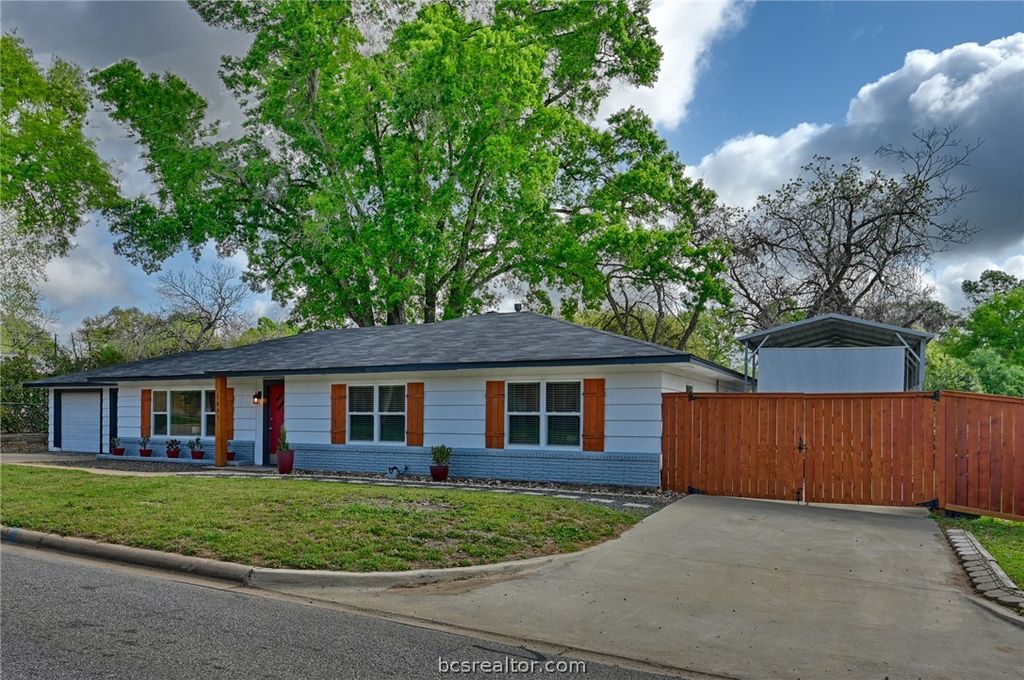 1607 South Chappell Hill Street, Brenham, TX 77833 — photo 5