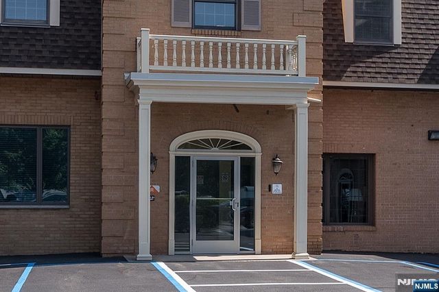 555 Goffle Road 204, Ridgewood, NJ 07450