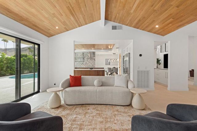 2040 S Chico Drive, Palm Springs, CA 92264