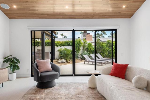 2040 S Chico Drive, Palm Springs, CA 92264