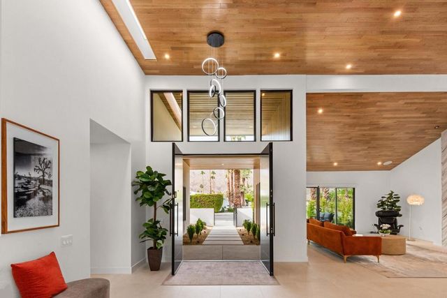 2040 S Chico Drive, Palm Springs, CA 92264